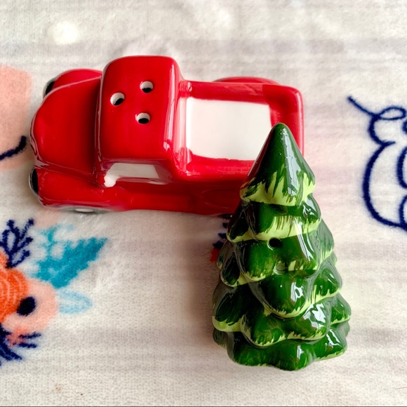 1 LEFT! Xmas Red Truck & Tree Salt & Pepper Shaker - Picture 2 of 11